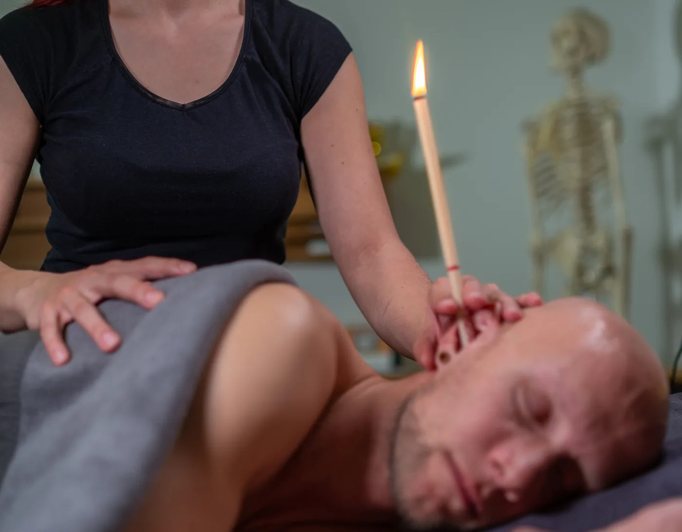 Ohrkerzenbehandlung in der Naturheilpraxis Anne Bookhold